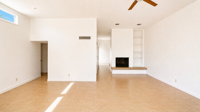 Foto del edificio - 322 E Huntington Dr