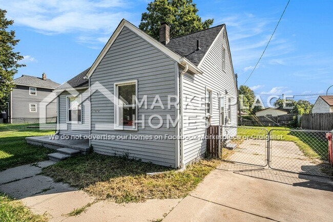 Building Photo - 27070 Lawnwood St