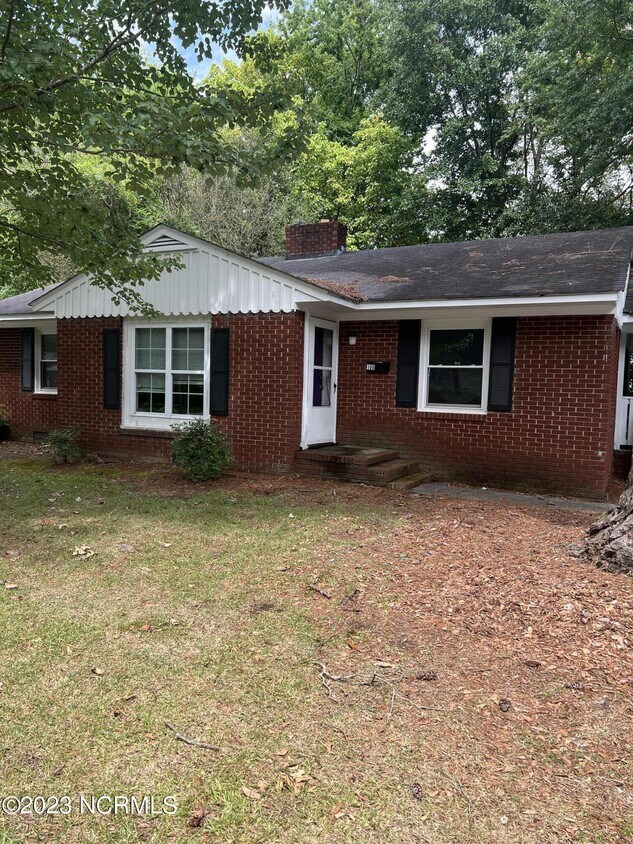 Primary Photo - 106 N Warren St