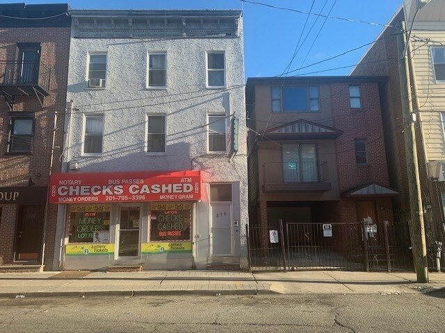 Primary Photo - 376 Summit Ave