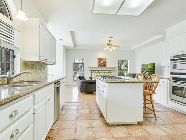 Foto del edificio - 3503 Misty Creek Dr