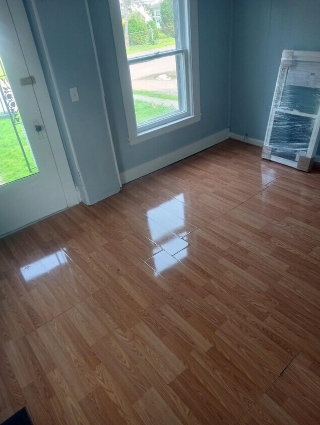 Front dining room - 942 Sycamore St