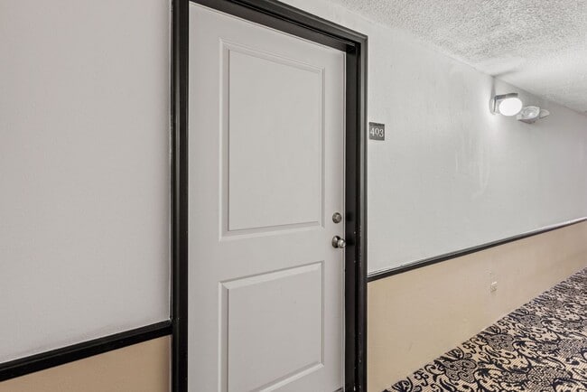 Building Photo - Condo with Mountain Views Near Wash Park &...