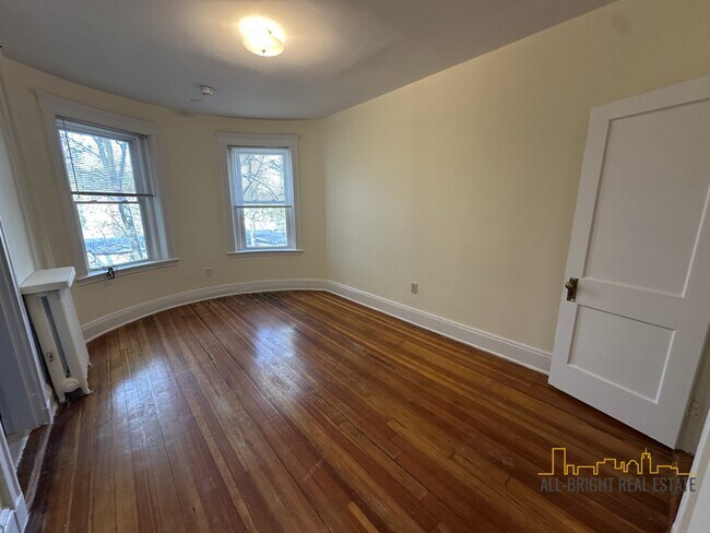 Foto del edificio - 181 Winthrop Rd