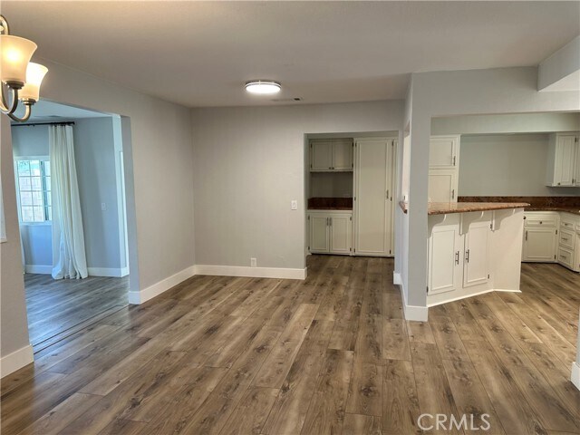 Building Photo - 1051 E Juanita Ave