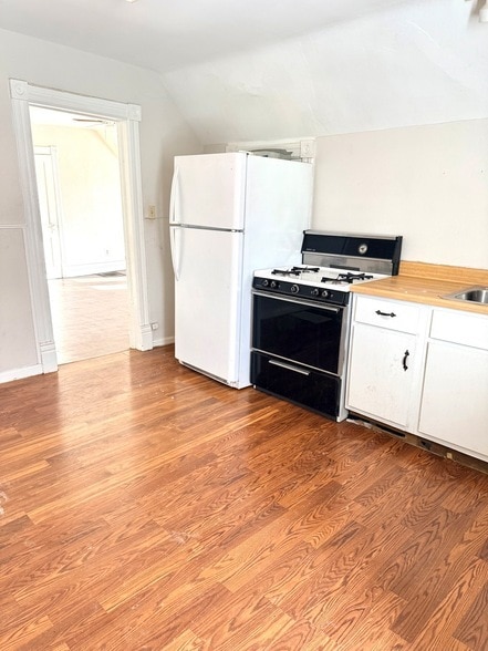 Building Photo - 674 St Charles St