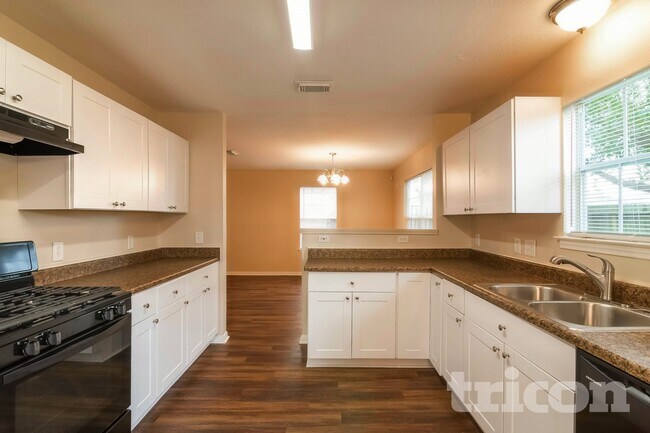 Foto del edificio - 3703 Bent Springs Ln