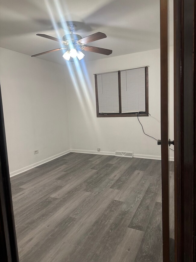 Building Photo - 380 Mackinaw Ave