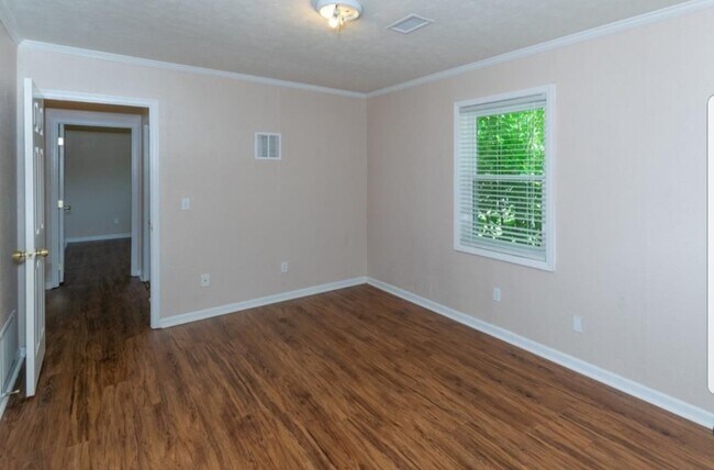 Foto del edificio - 6515 Forrest Rd