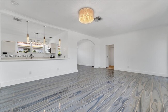Building Photo - 501 90th St