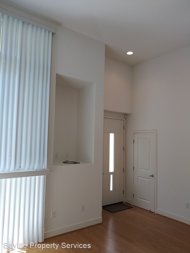Building Photo - 3 br, 2.5 bath House - 3724 Heron Way
