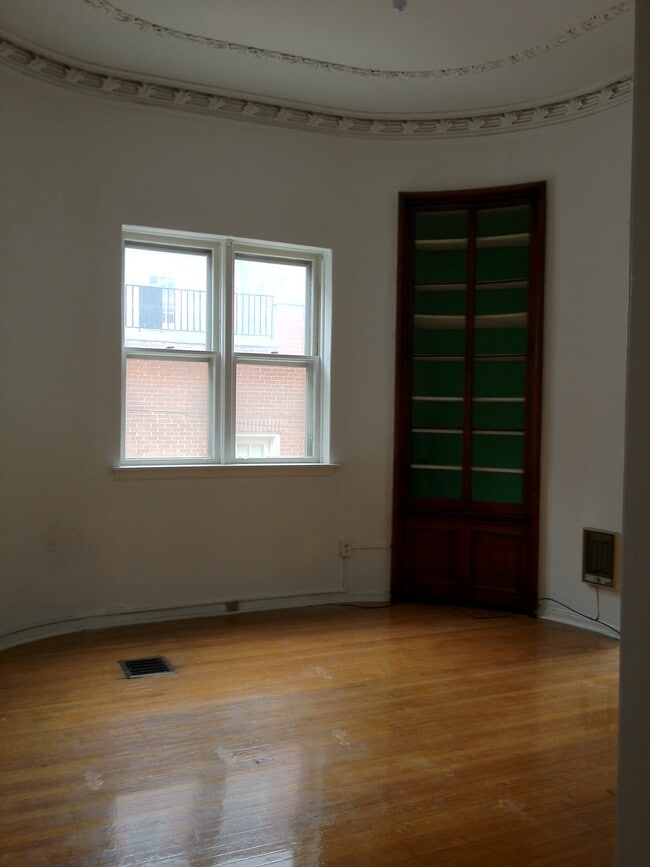 Building Photo - 1821 Pine St