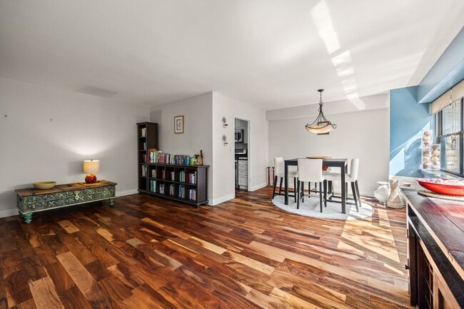 Foto del edificio - 4200 N Marine Dr