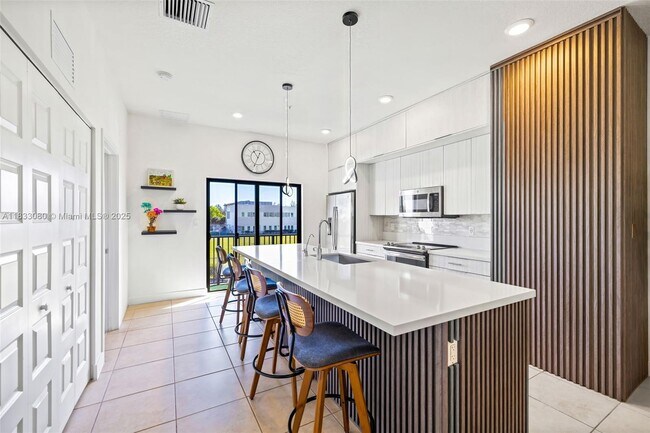 Foto del edificio - 7825 NW 104th Ave