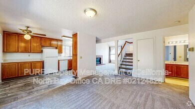 Building Photo - 7474 Mercedes Way
