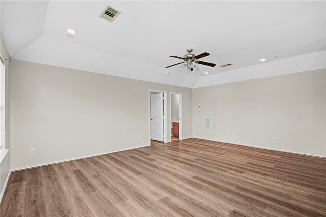 Building Photo - 28310 Rollingwood N Loop