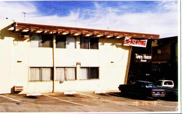 Building Photo - Townhouse East