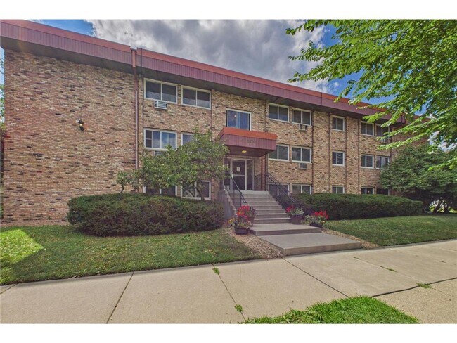 Foto del edificio - 2630 Pleasant Ave