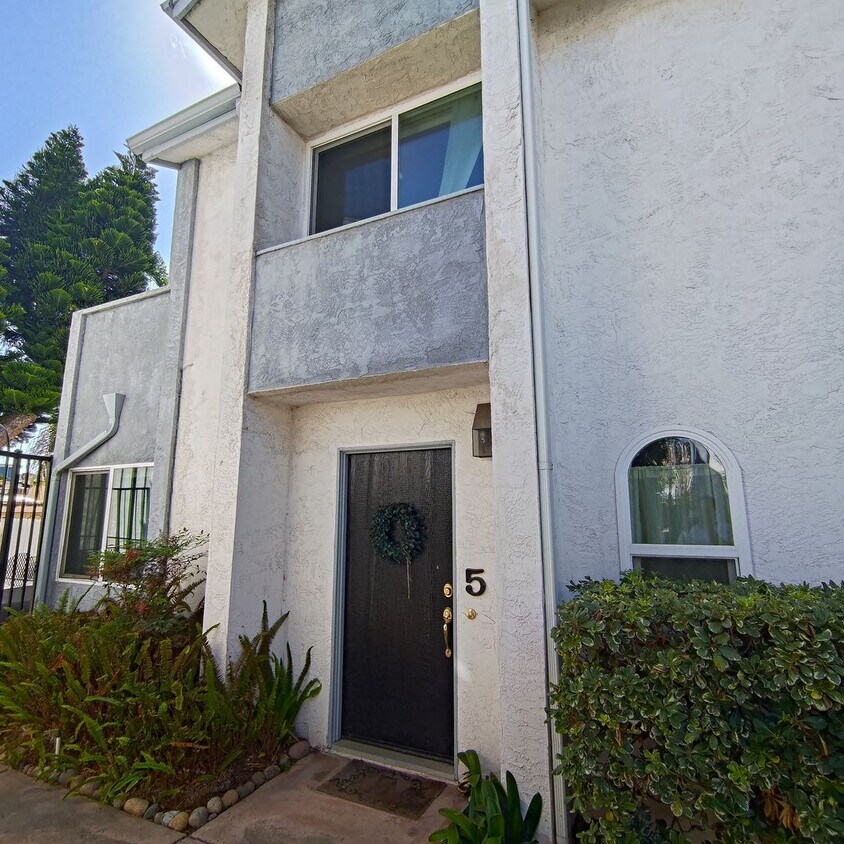 Primary Photo - 2 Bedroom 2 Bath Townhome in North Pacific...