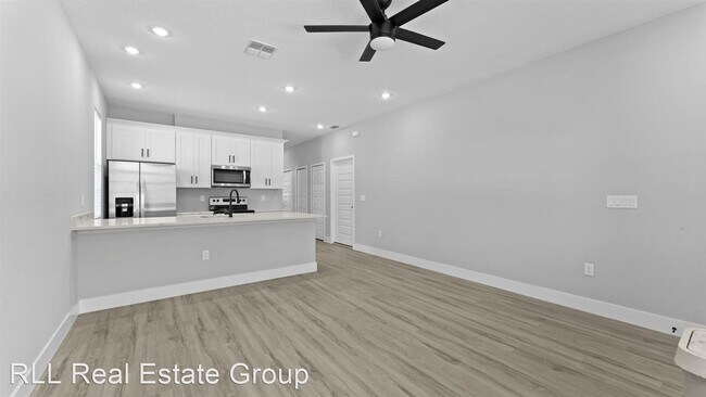 Building Photo - 3 br, 2 bath House - 4345 Barna Avenue