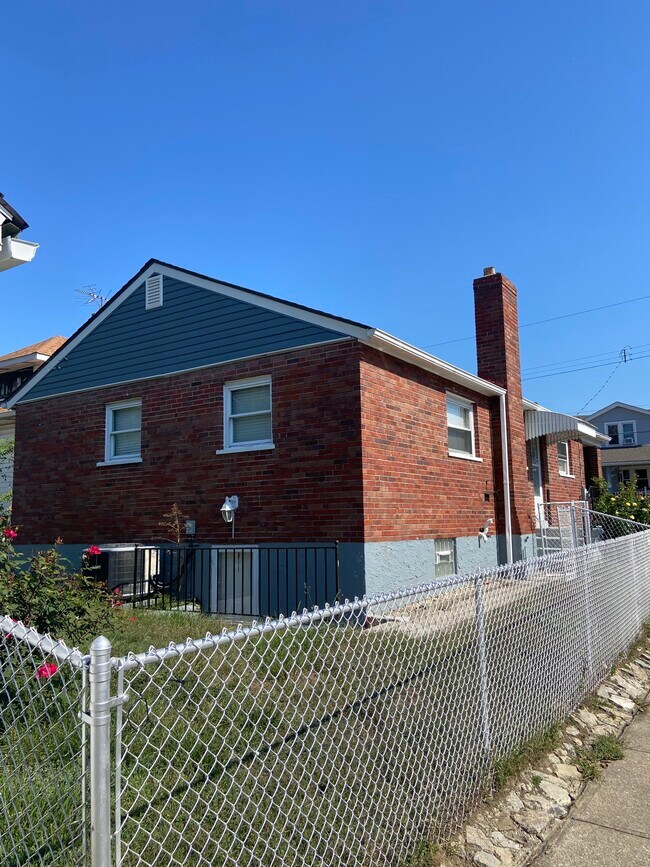 Building Photo - 5301 Hunter Ave