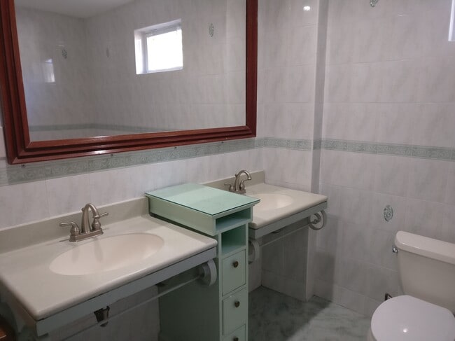 2nd floor bathroom - 91-15 86th Ave