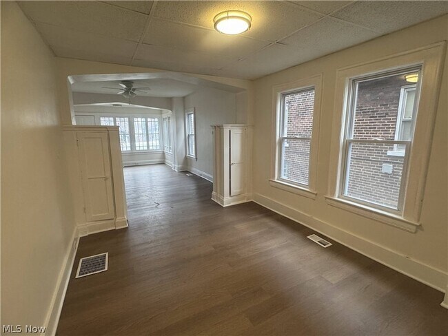 Foto del edificio - 3242 Sycamore Rd