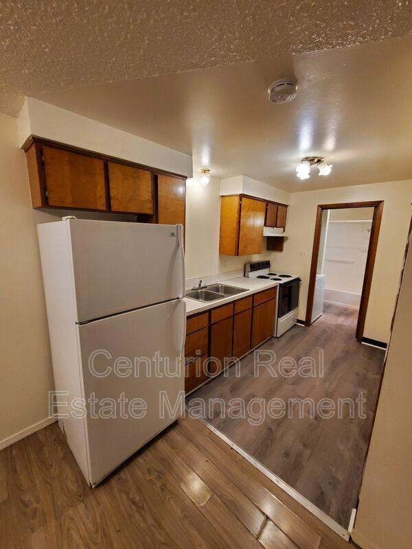 Building Photo - 156 Manbrin Dr N