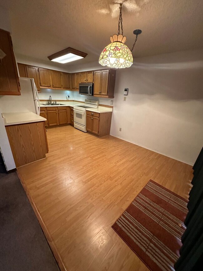 Foto del edificio - Charming 2 Bed, 1 Bath Condo: Affordable L...