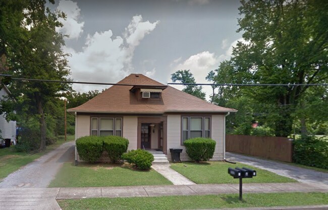 Foto del edificio - 908 N Maple St