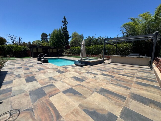 Foto del edificio - Luxury 5 Bedroom  Home