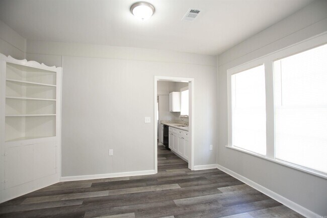 Foto del edificio - 4825 Atkins St