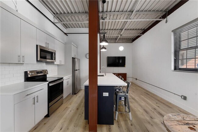 Building Photo - 189 N Main St