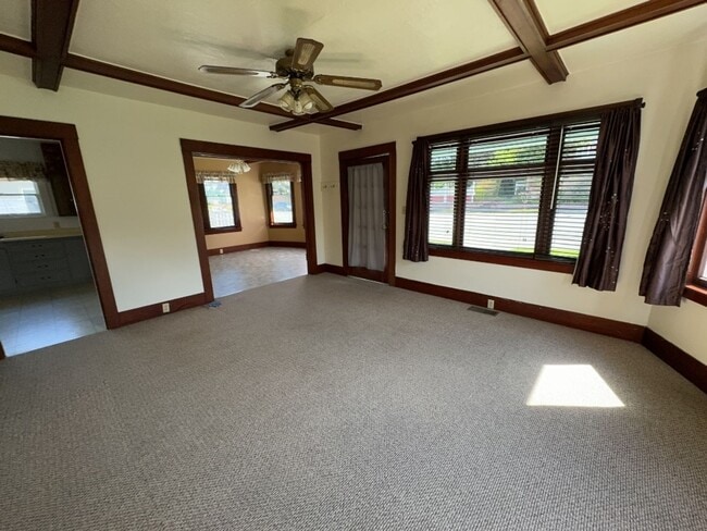 Building Photo - Spacious 3 Bed 1 Bath home located in Eureka