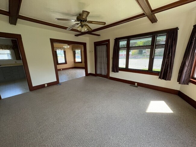 Foto del edificio - Spacious 3 Bed 1 Bath home located in Eureka