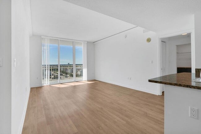 Foto del edificio - 350 N Federal Hwy