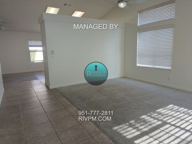 Foto del edificio - Available now!  Gated single story Orangec...