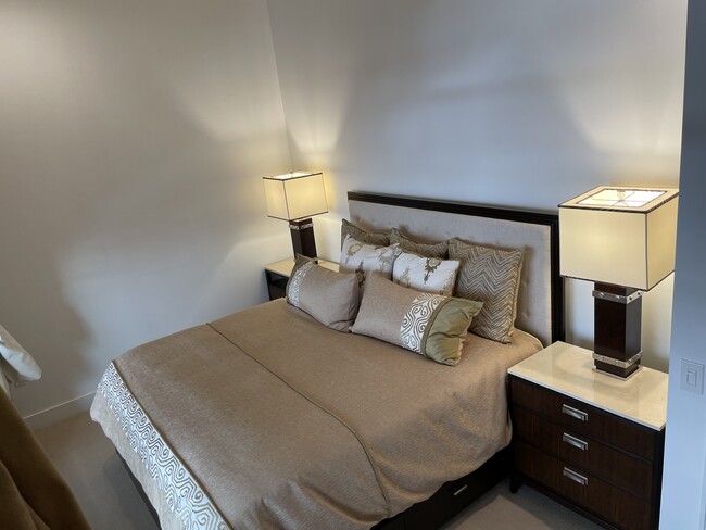 Bedroom, king sized bed and night stands - 333 Grant Ave