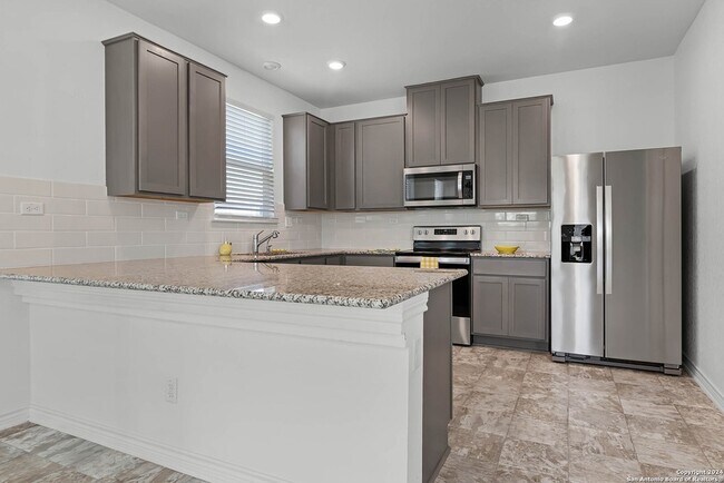Building Photo - 572 Valley Garden