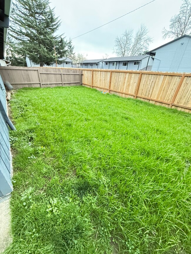 Building Photo - 2234 NE Barberry Ct