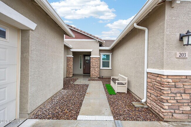 Building Photo - 203 E Birchwood Pl
