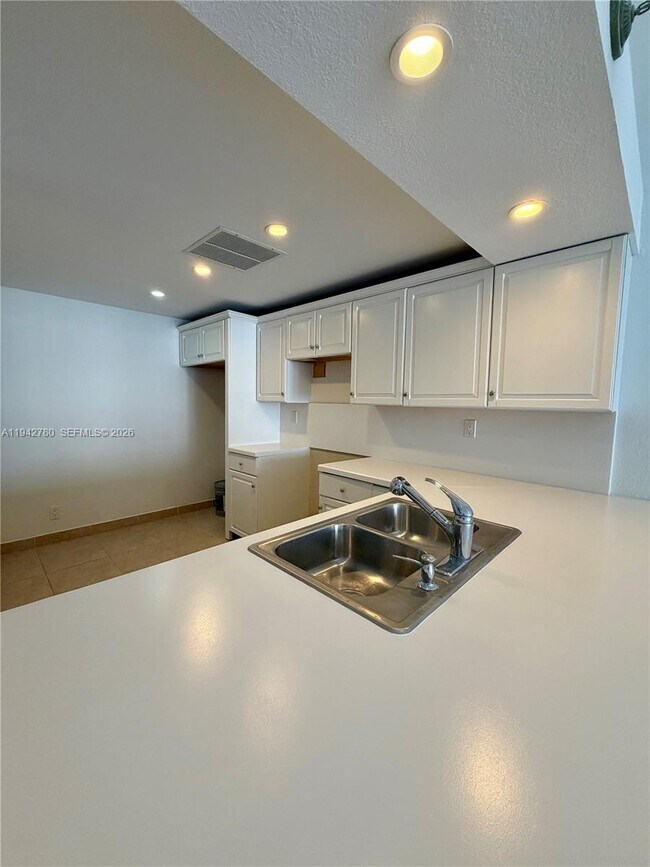 Foto del edificio - 12 Royal Palm Way