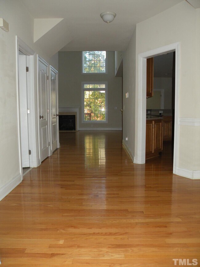 Building Photo - 105 Alden Village Ct