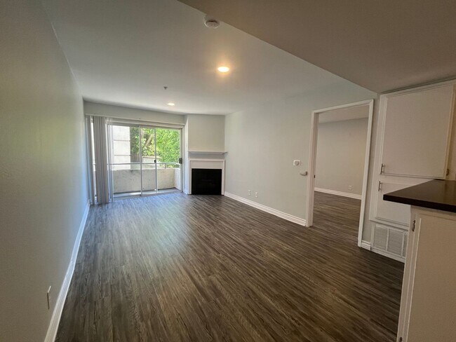 Interior Photo - 4378 Sepulveda Blvd