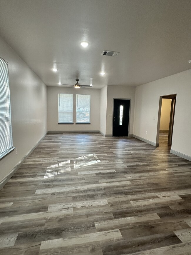 Foto del edificio - 123 Blackfoot Dr