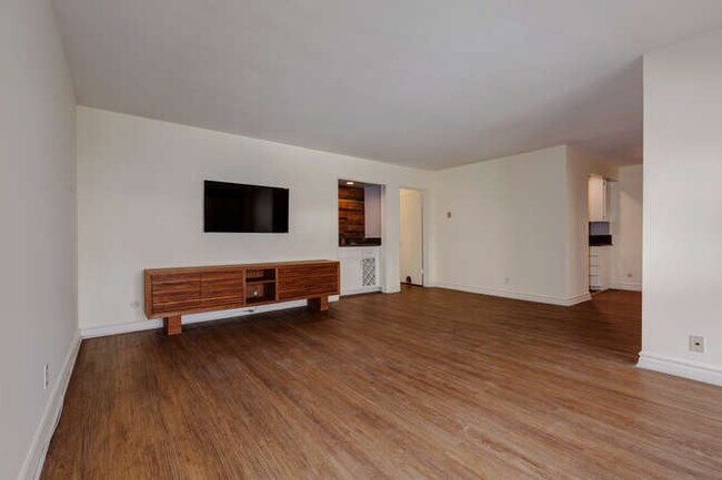 Building Photo - 6001 Canterbury Dr