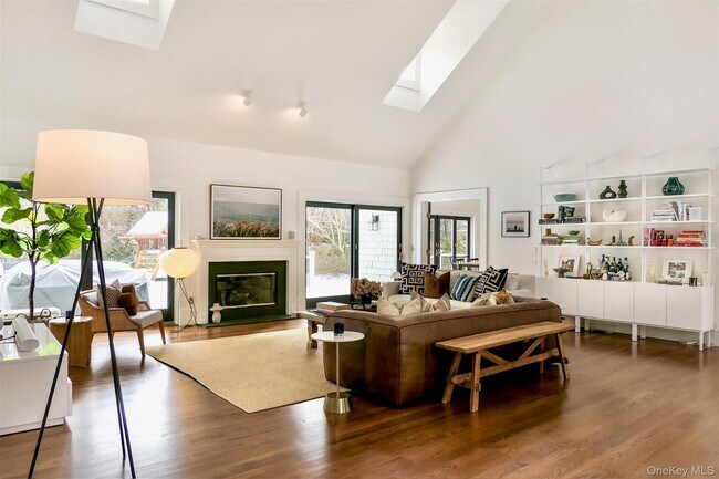 Foto del edificio - 70 S Country Rd