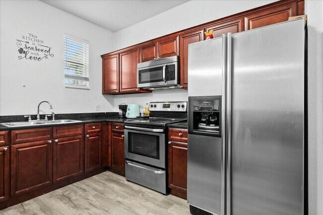 Foto del edificio - 1109 Shoma Dr