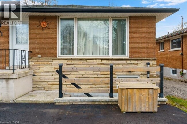 Photo du bâtiment - 271 Mohawk Rd W