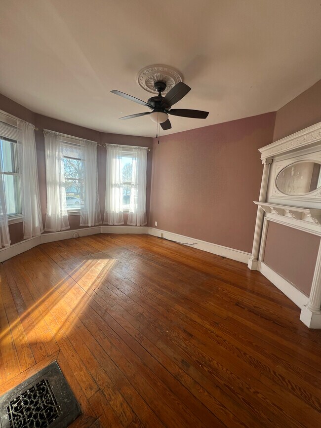 Foto del edificio - 53 Farragut Rd